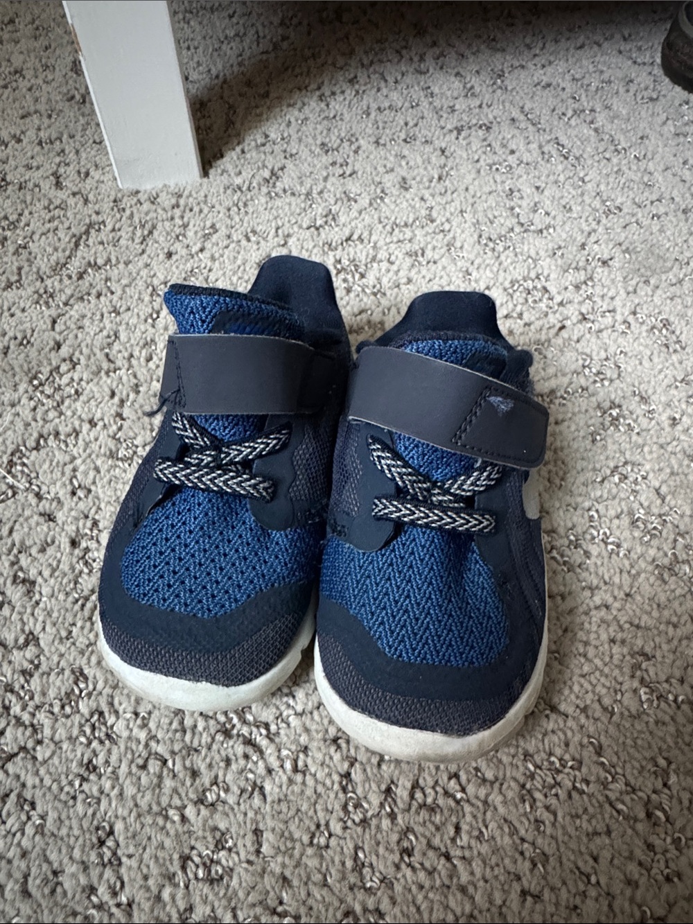 Nike Kids Navy Blue Athletic Sneakers with Hook-and-Loop Strap